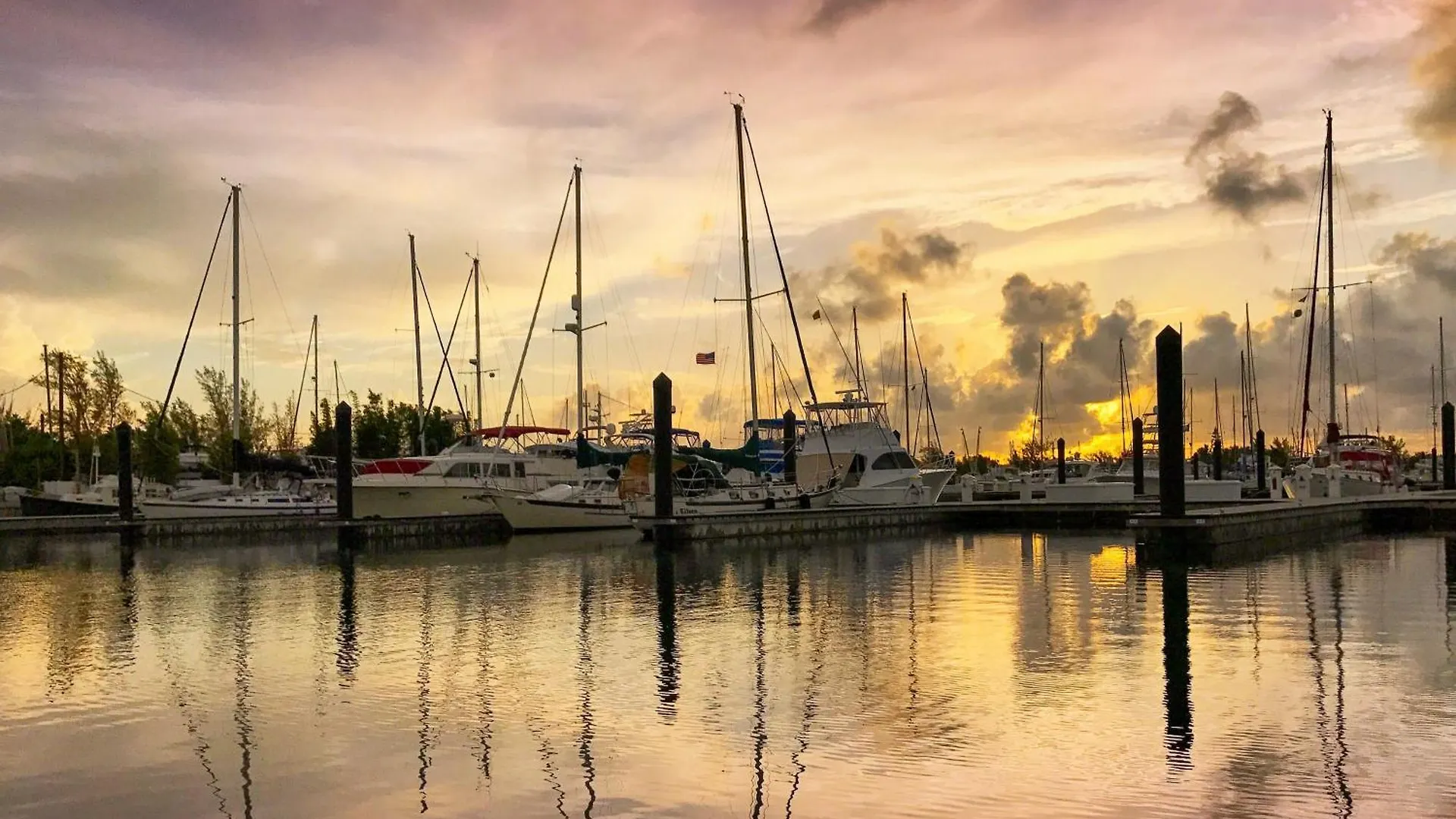 Sunrise Suites - Butterfly Nest #107 Key West