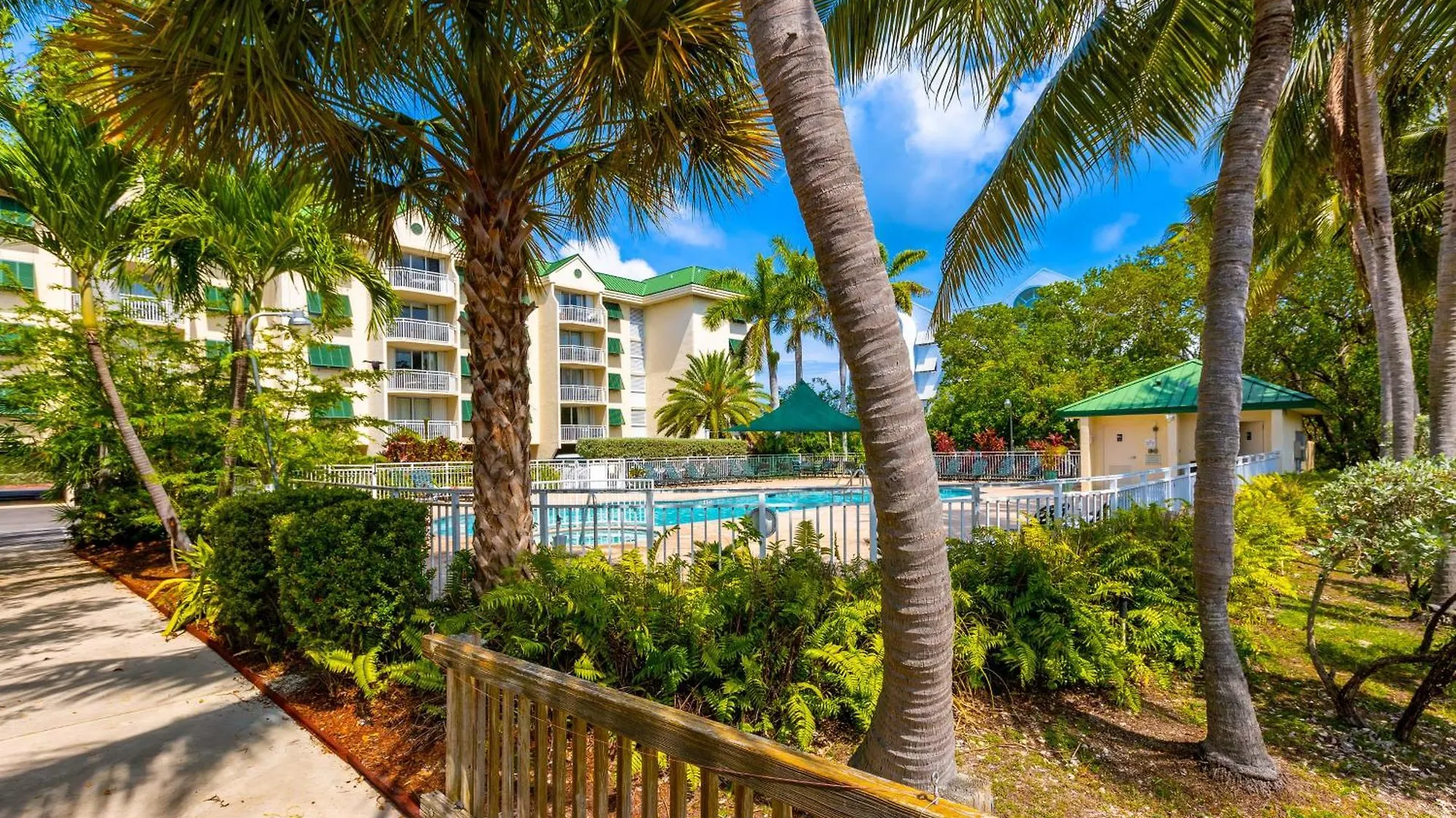 Sunrise Suites - Butterfly Nest #107 Key West